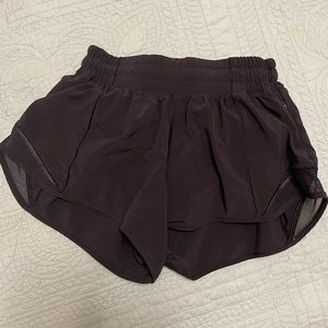 Lululemon Hotty Hot Low-Rise Lined Shorts 2.5”